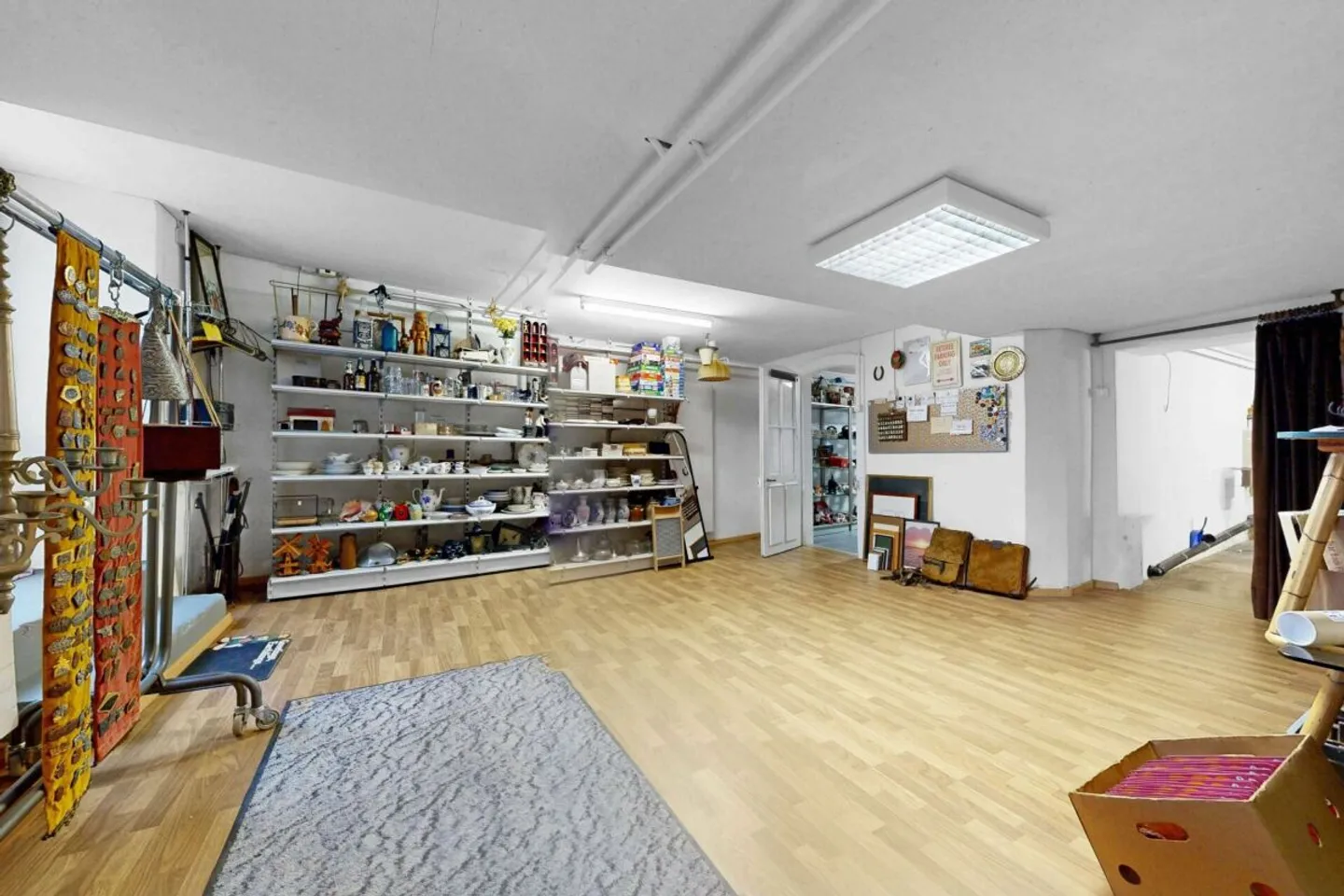 Spacious single-family house with versatile outdoor area, parking space, and additional shed/garage - Photo 6 of 13