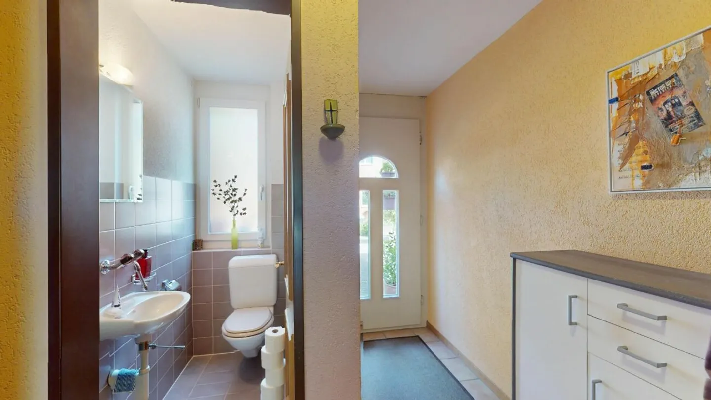 Spacious Family Townhouse - Photo 12 of 13