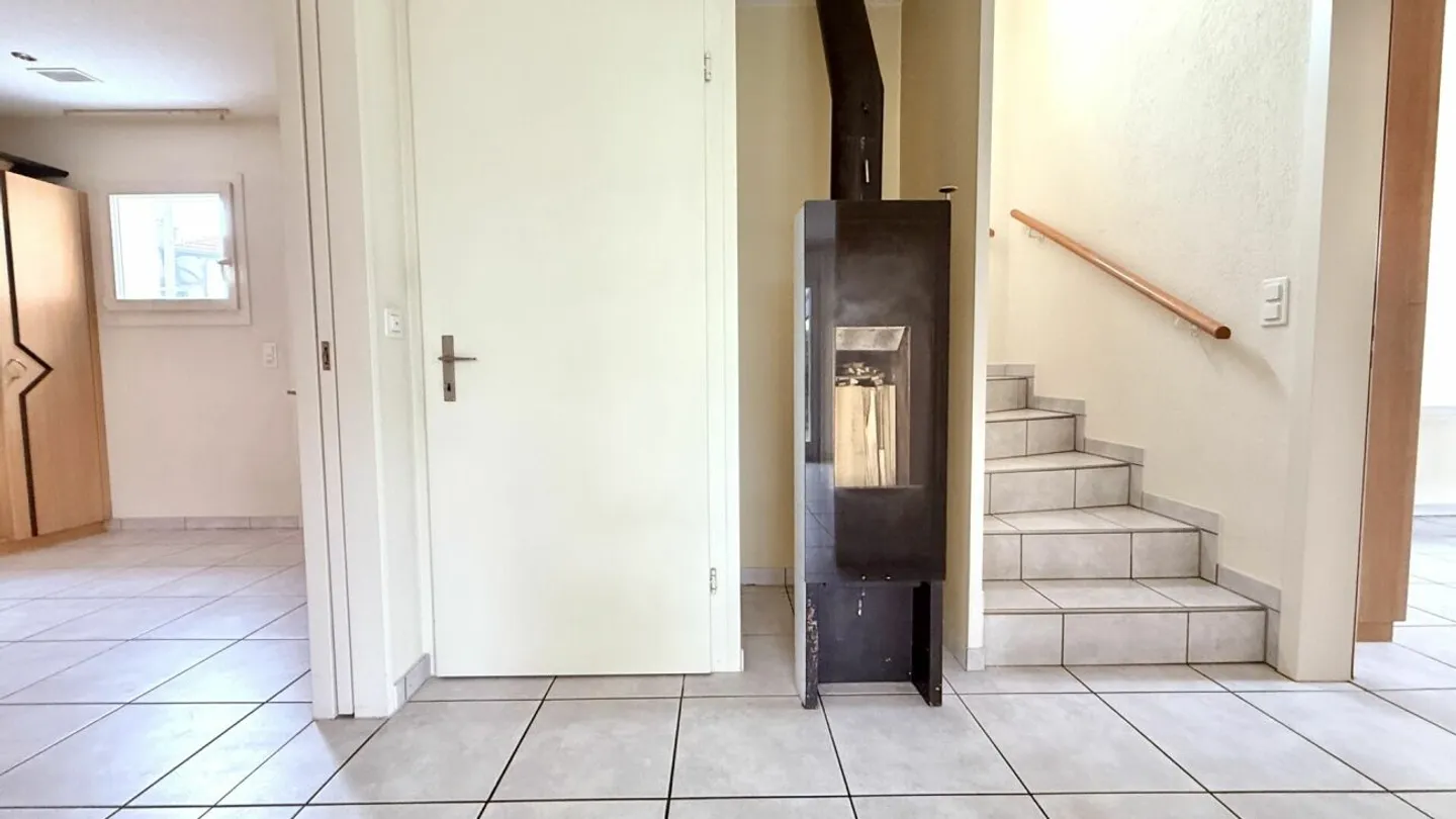 Casa unifamiliare ben tenuta in un quartiere tranquillo - Foto 9 di 13