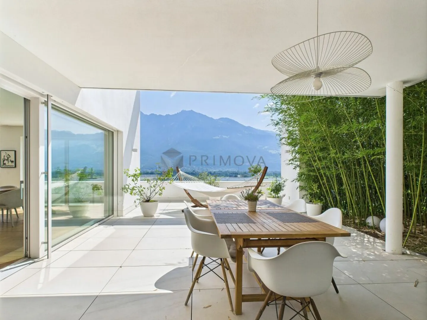 Stylish Architect House with Timeless Elegance - Photo 4 of 13