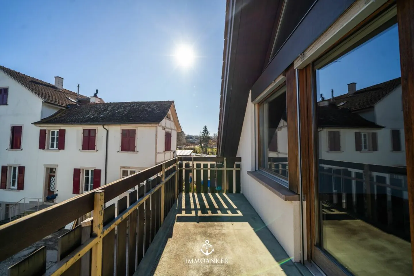 Light-flooded 4.5-room apartment with high ceiling and fireplace in Bottmingen - Photo 11 of 13