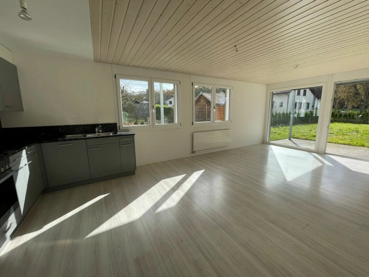 3.5 Room Sunny Garden Apartment - Photo 4 of 13