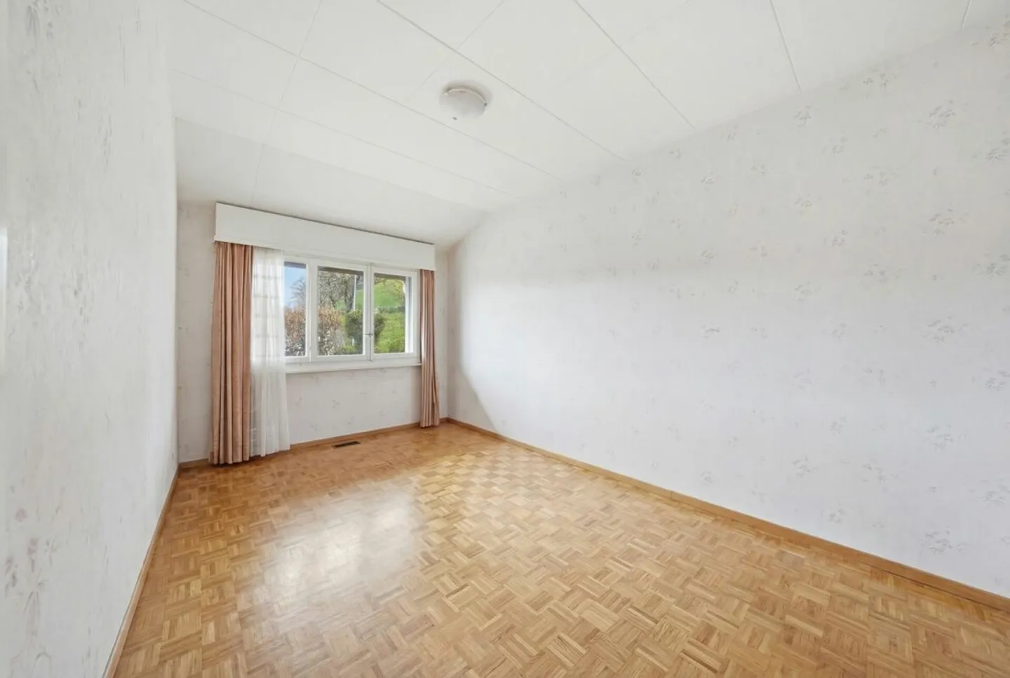 Maison individuelle à rénover avec fort potentiel à 2 minutes d'Yverdon-les-Bains - Photo 5 sur 13