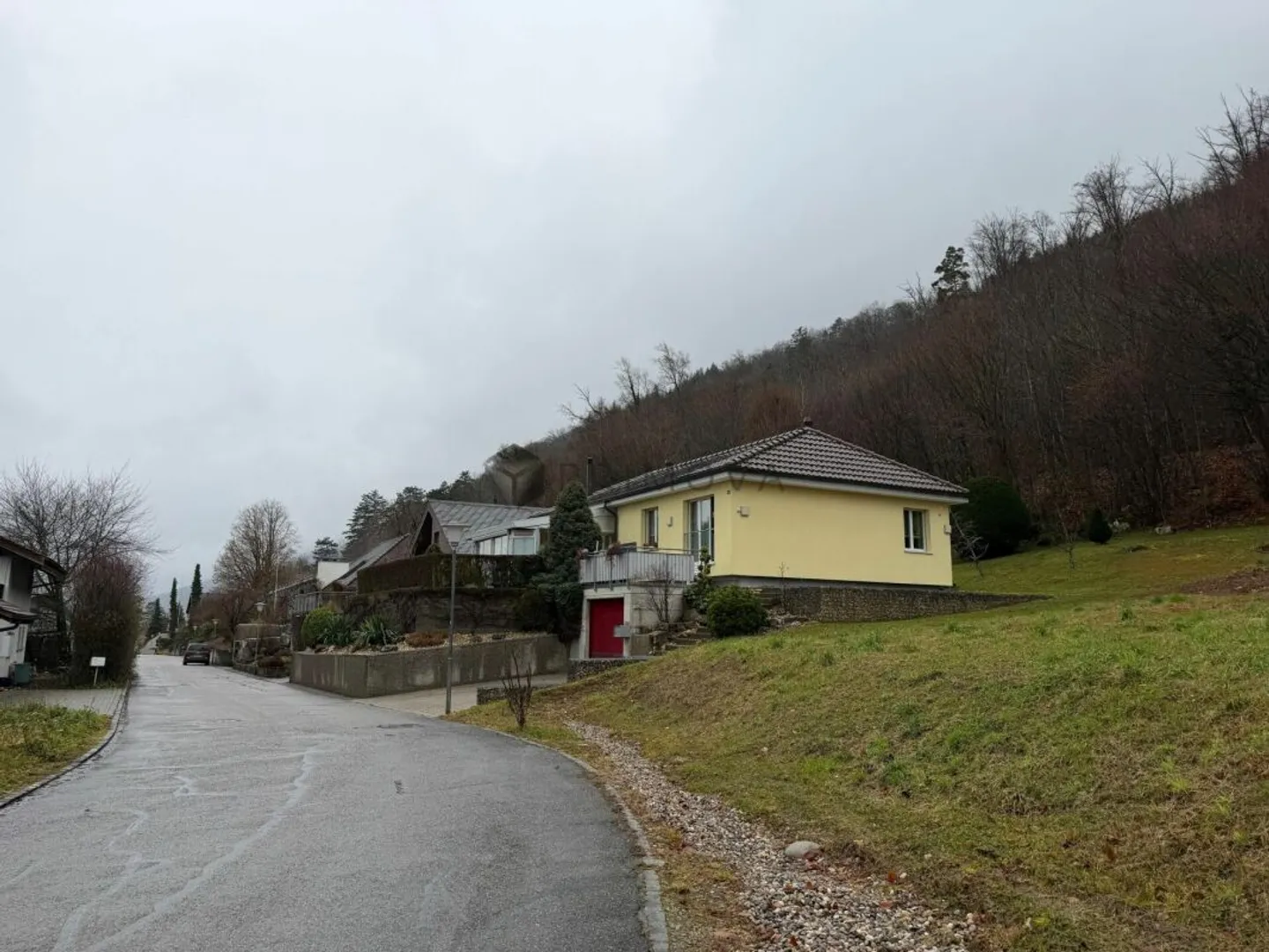 Terreno edificabile interessante per la realizzazione di una casa unifamiliare o di una casa bifamiliare in una posizione soleggiata a Pieterlen - Foto 7 di 11