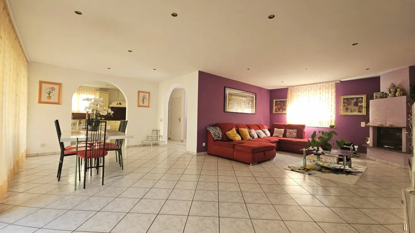 Charming Detached House with Garden - Foto 4 di 13