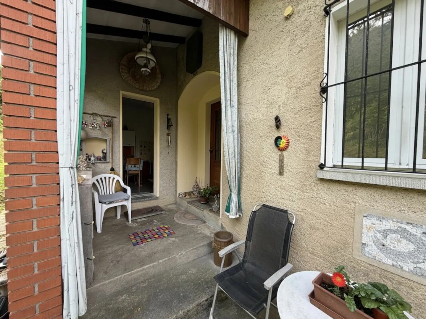 House with a separate apartment and lake view - Photo 6 of 13