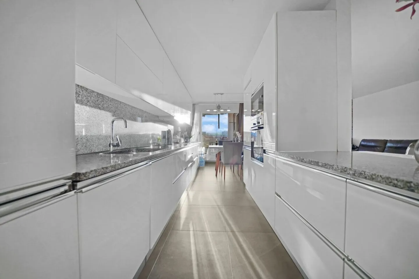 Bright, central 4.5-room condominium with a wide view - Photo 6 of 13