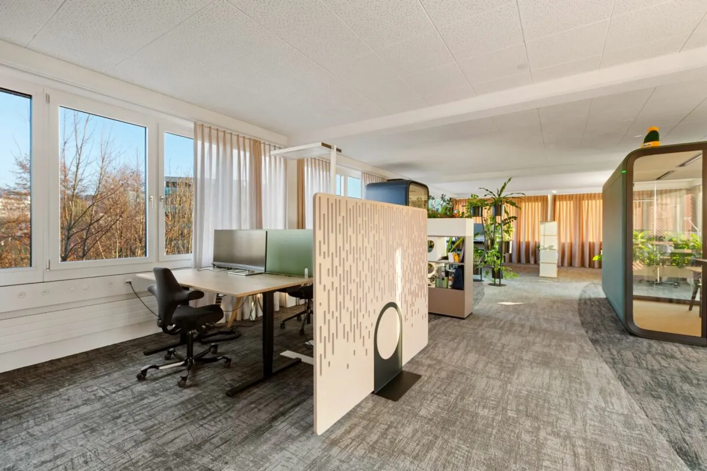 Modern Commercial Property in a Well-Frequented Location - Photo 4 of 12