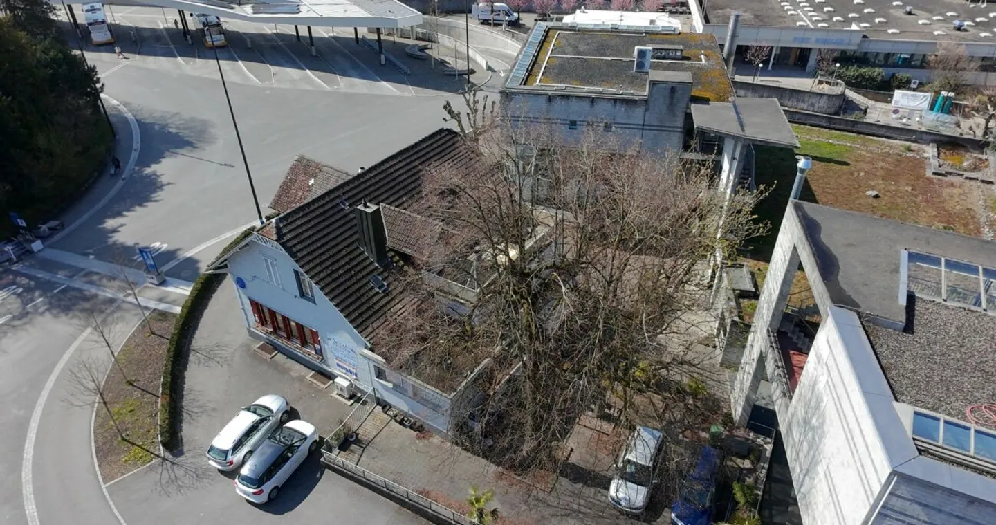 Attractive investment property with great development potential, prime location at the train station! - Photo 4 of 6