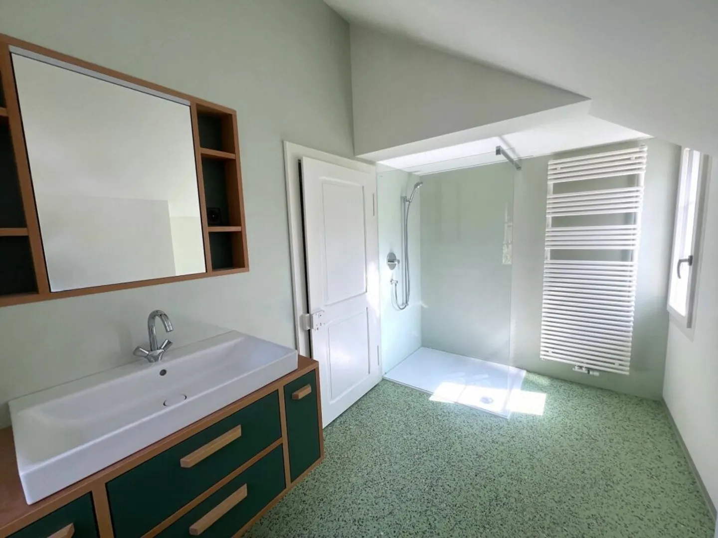 Appartement de 3,5 pièces récemment rénové dans un bâtiment résidentiel historique - Photo 5 sur 12