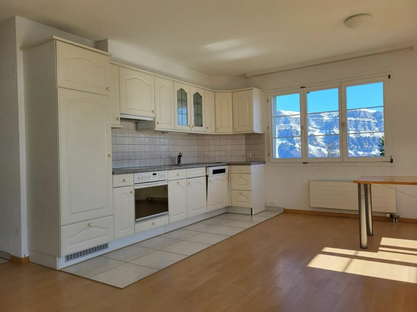 Ski-in/Ski-out: Modern apartment with stunning mountain views - Photo 2 of 13