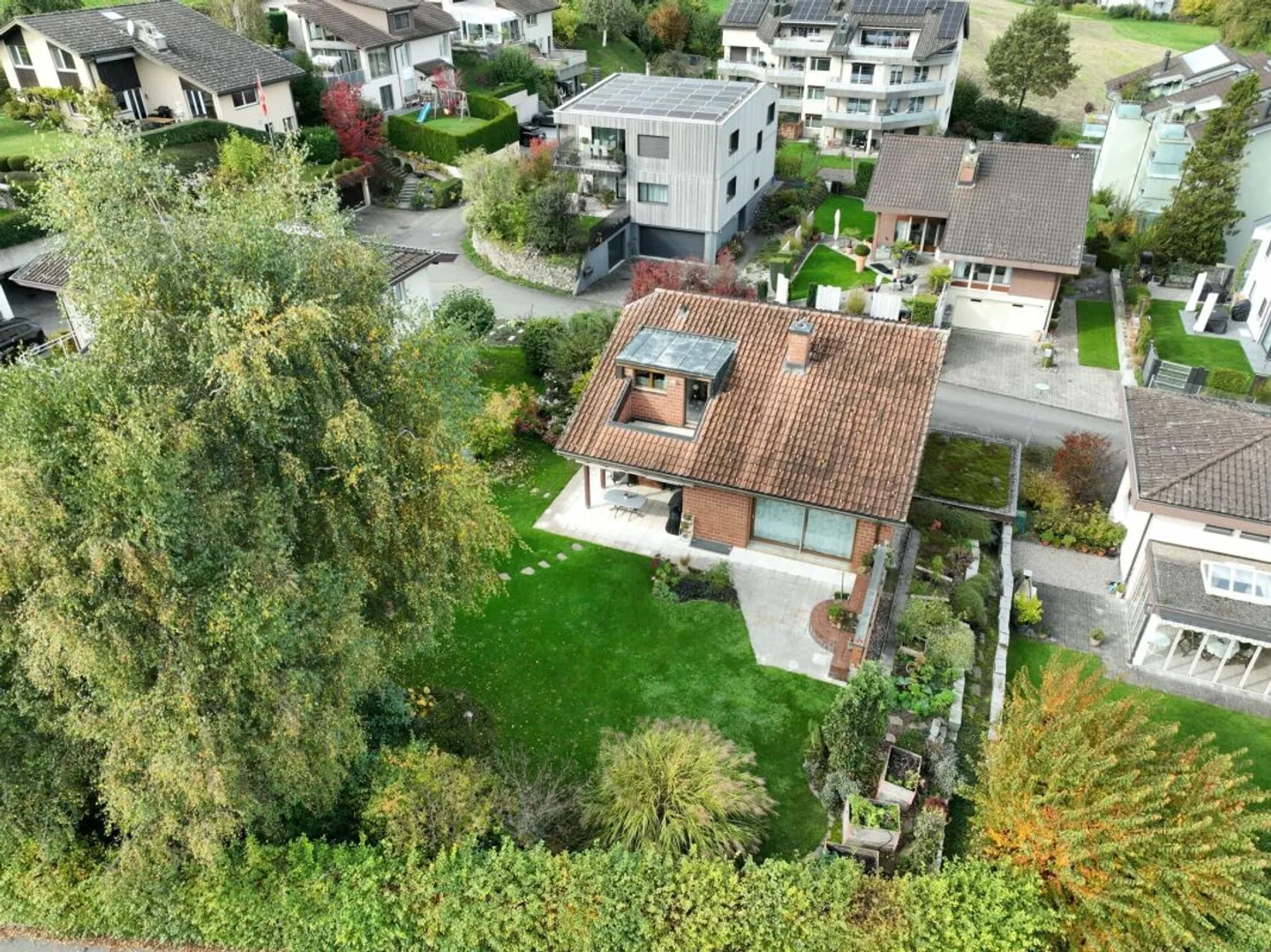 Casa unifamiliare con un giardino incantevole - Foto 2 di 10