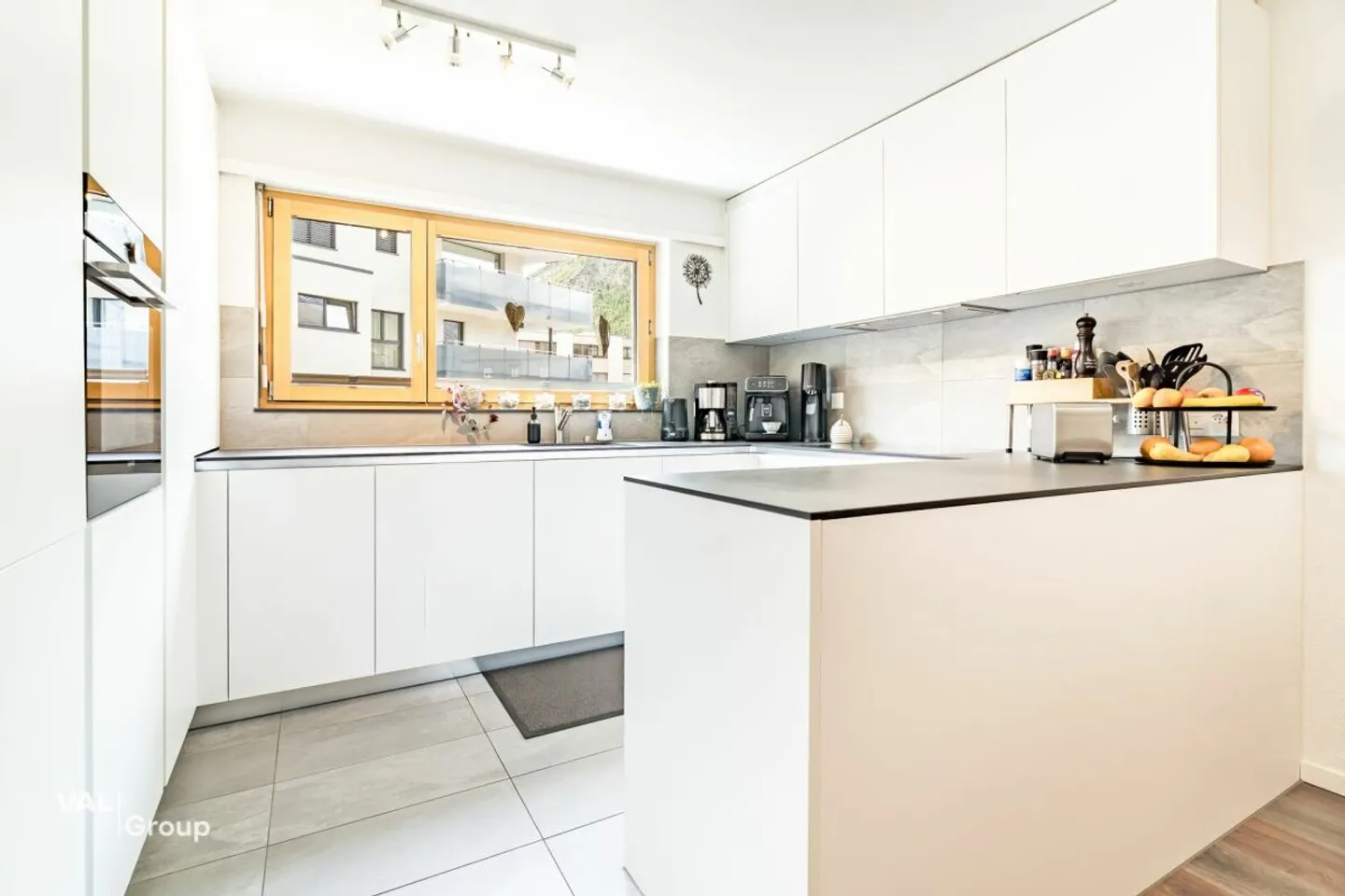 Modern 5.5-Room Living Experience in the Heart of Visp - Spacious, Central & Family-Friendly - Photo 3 of 13