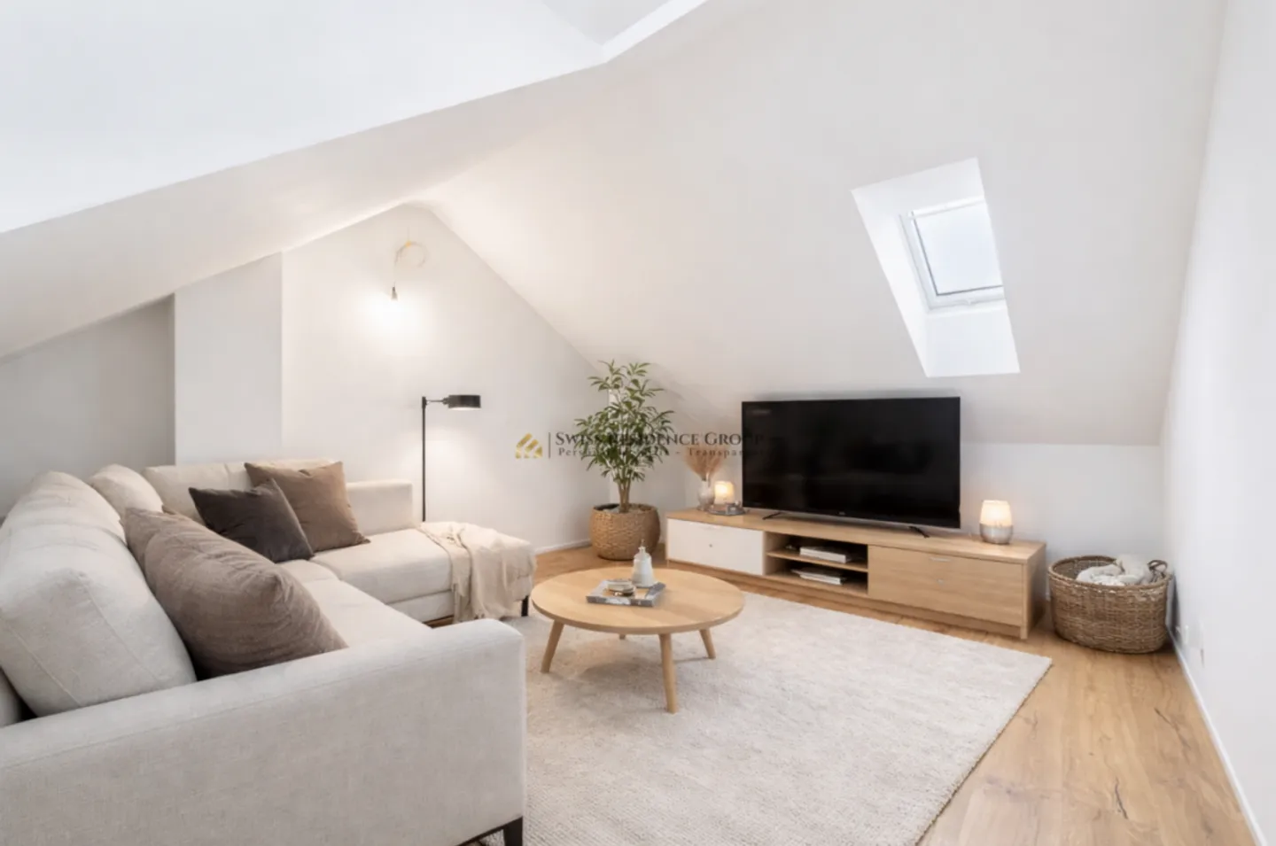 Spacious Family Home with Garden - Photo 10 of 13