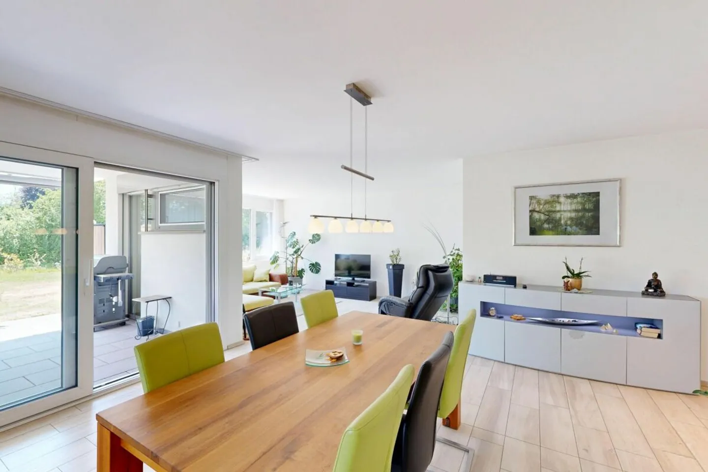 3.5-Room Garden Apartment with Exclusive 245 m² Garden and Covered Terrace - Photo 1 of 13