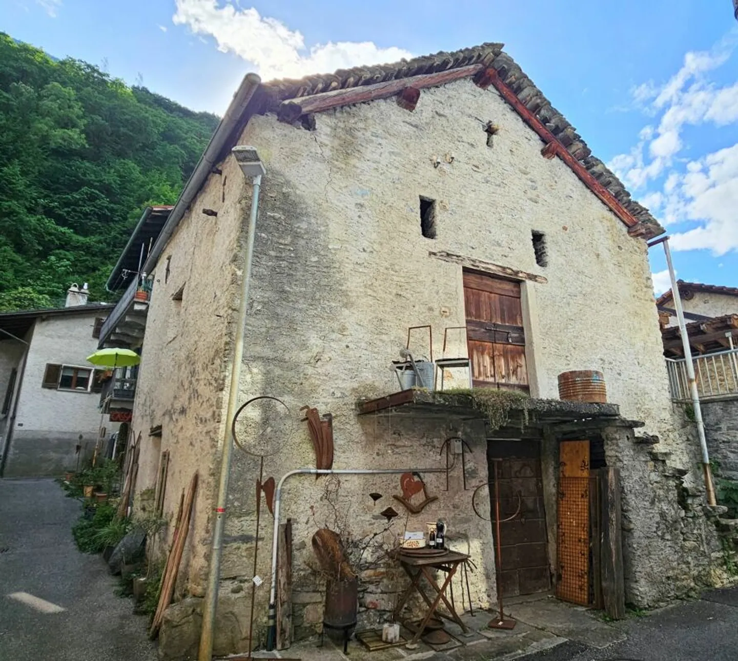 RUSTIQUE À RÉNOVER À GNOSCA - Photo 1 sur 8