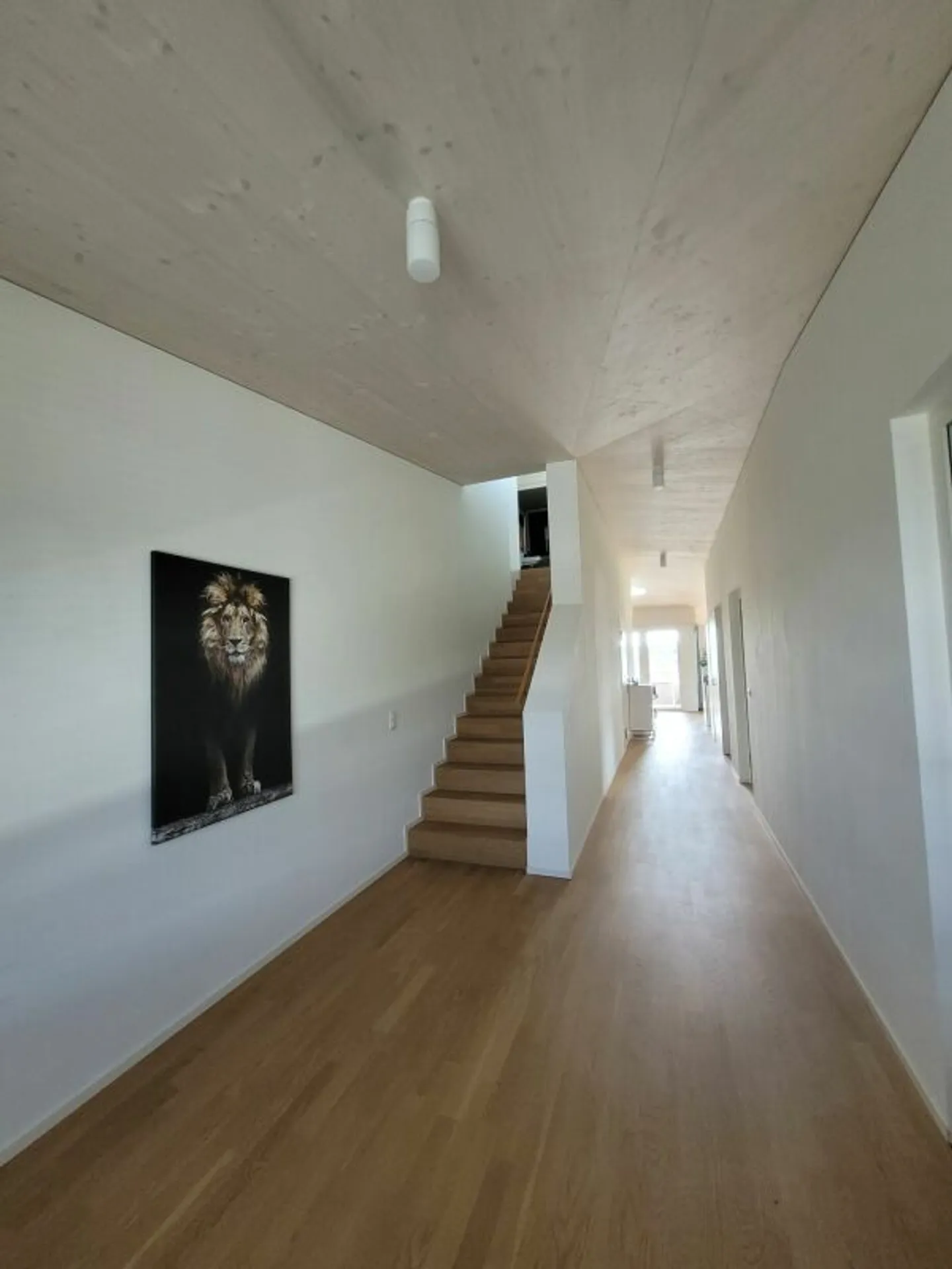 Light-flooded maisonette apartment with generous layout - Photo 5 of 12