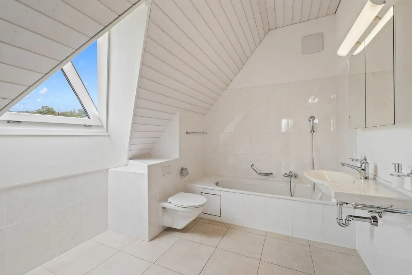 Spacious 4.5-room maisonette apartment with plenty of living comfort - Photo 11 of 12