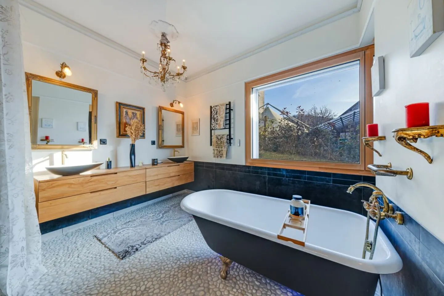 Wunderschöne Architektenvilla mit 5,5 Zimmern - Foto 3 von 13