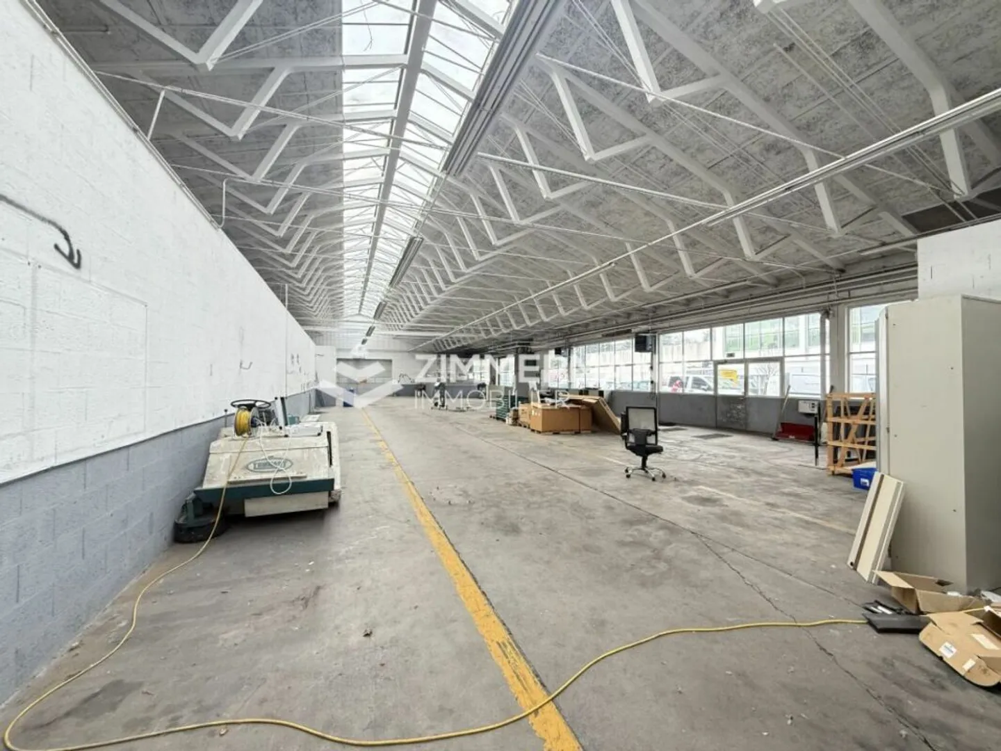 Surface industrielle de 1'640m2 à Meyrin disponible de suite ! - Photo 2 sur 3