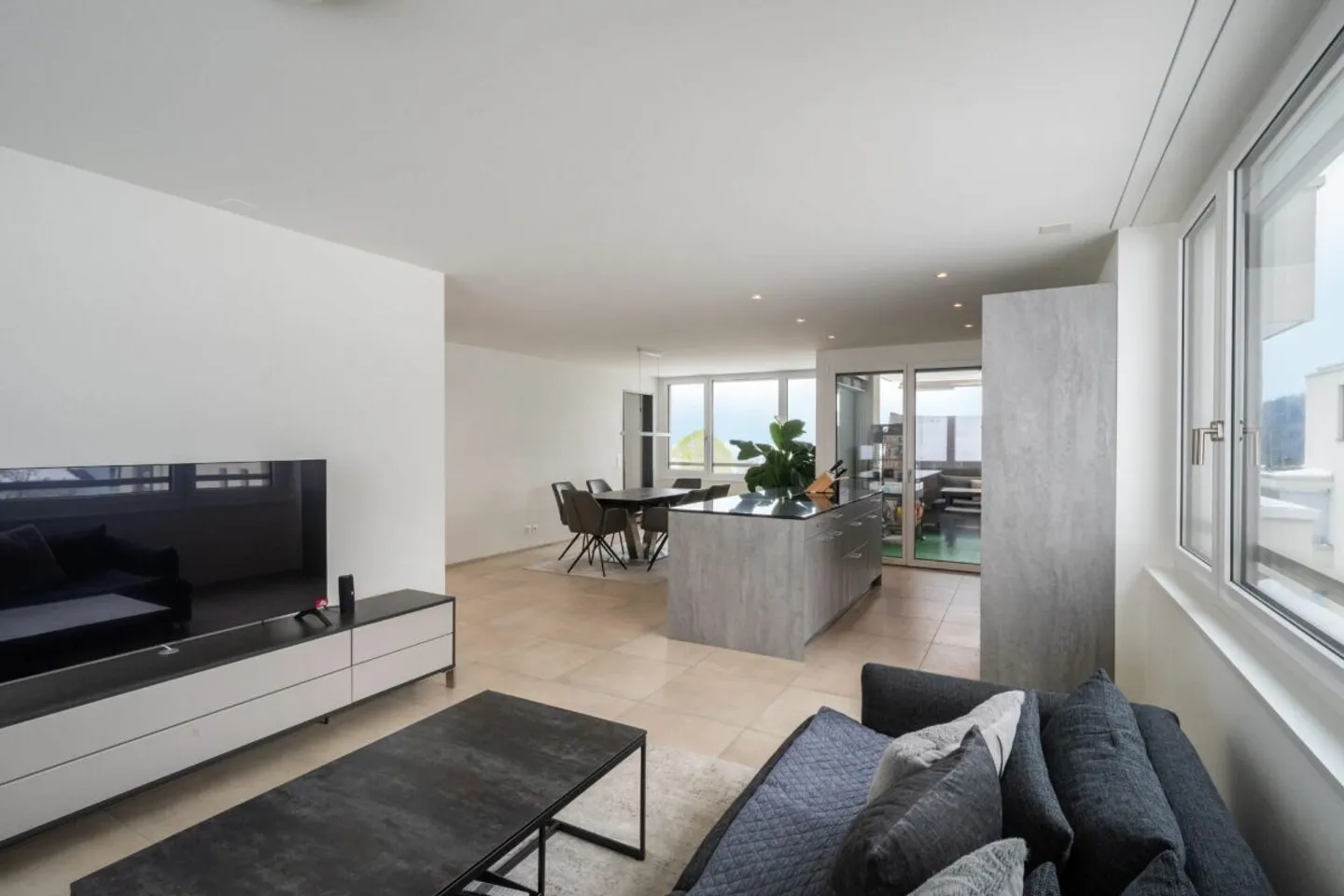 Moderne Wohnung mit fantastischer Aussicht - Foto 3 von 12