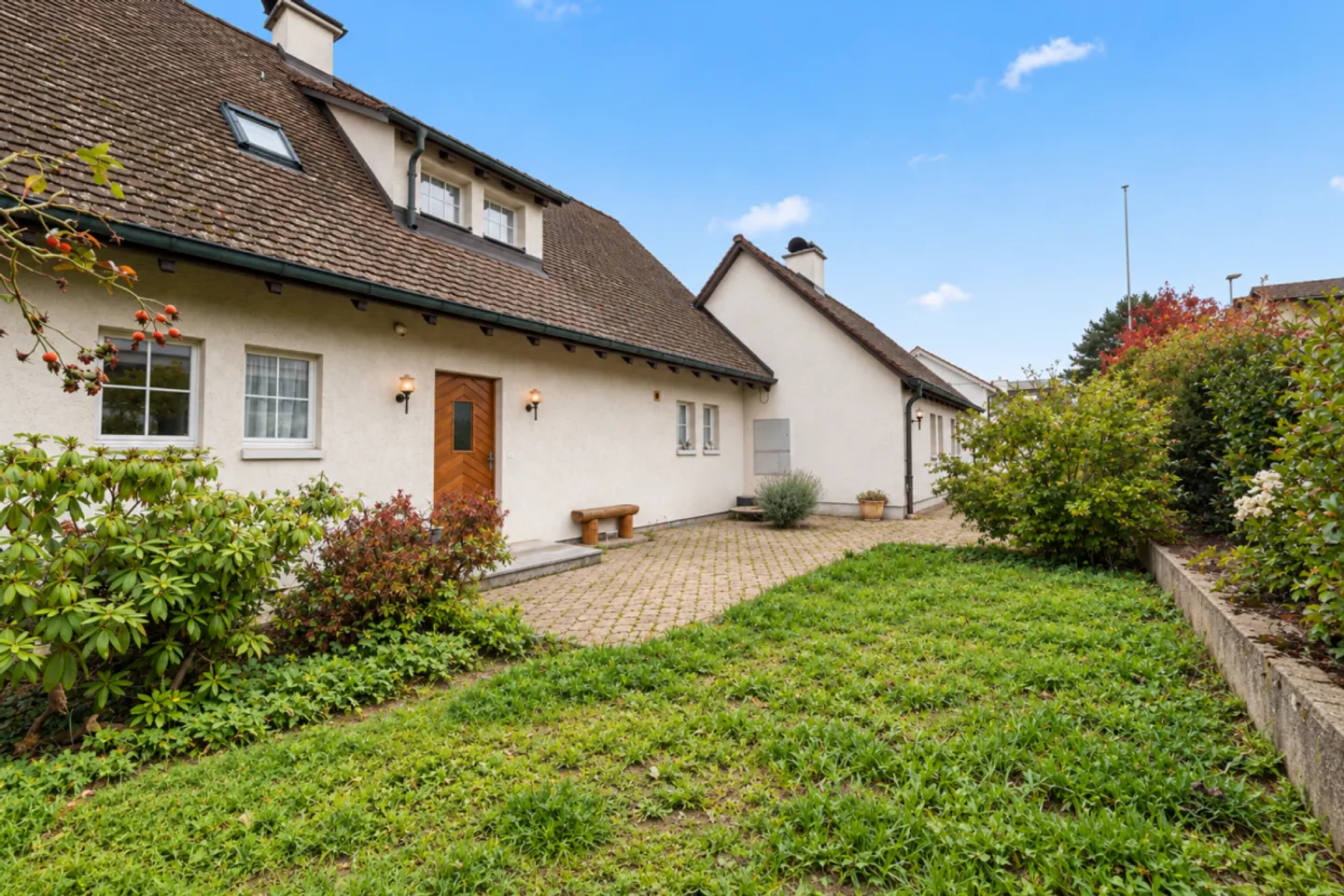 Country House Charm Meets Garden Paradise - Photo 5 of 13