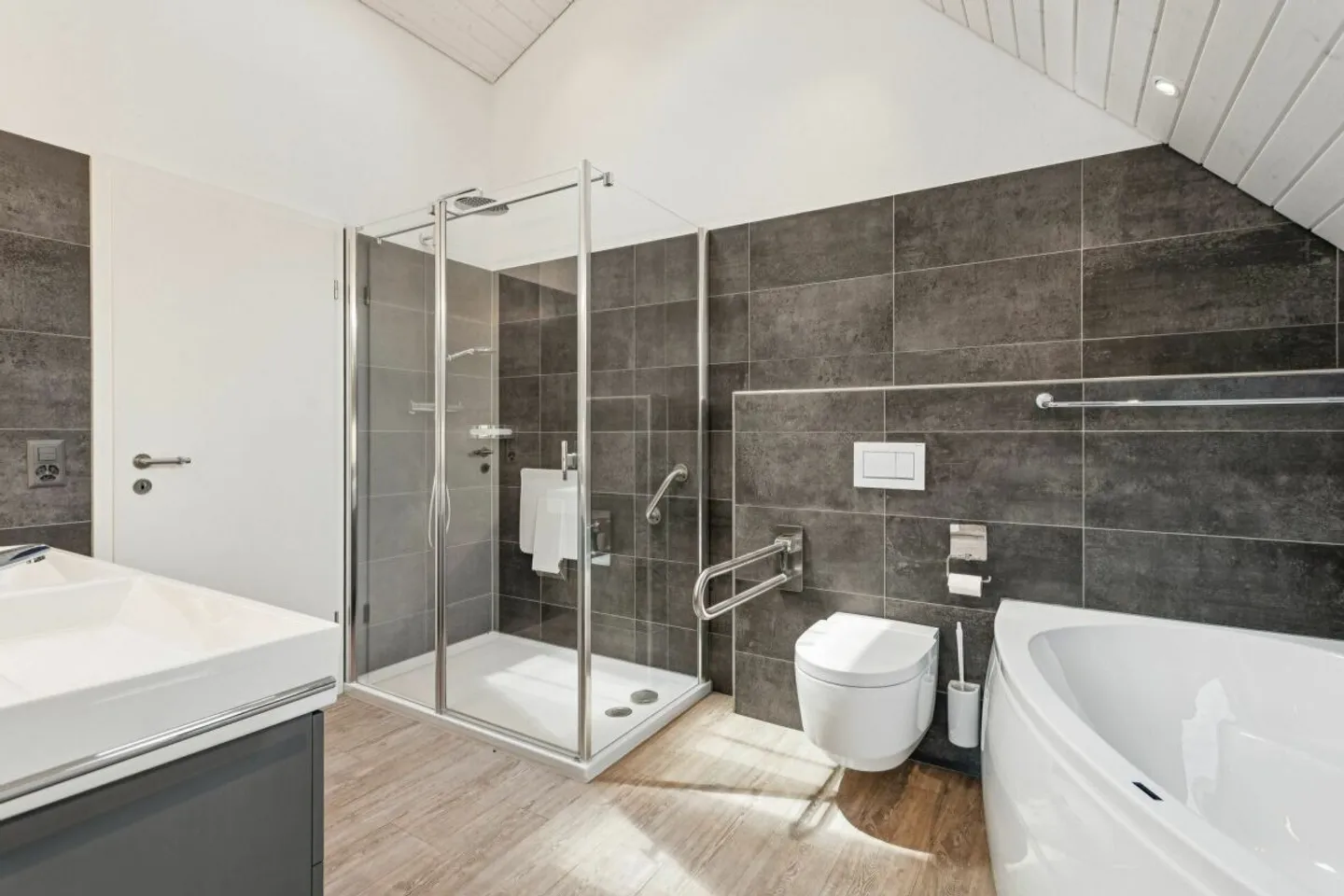 Attractive single-family house with additional building plot in Gals BE - Photo 6 of 13
