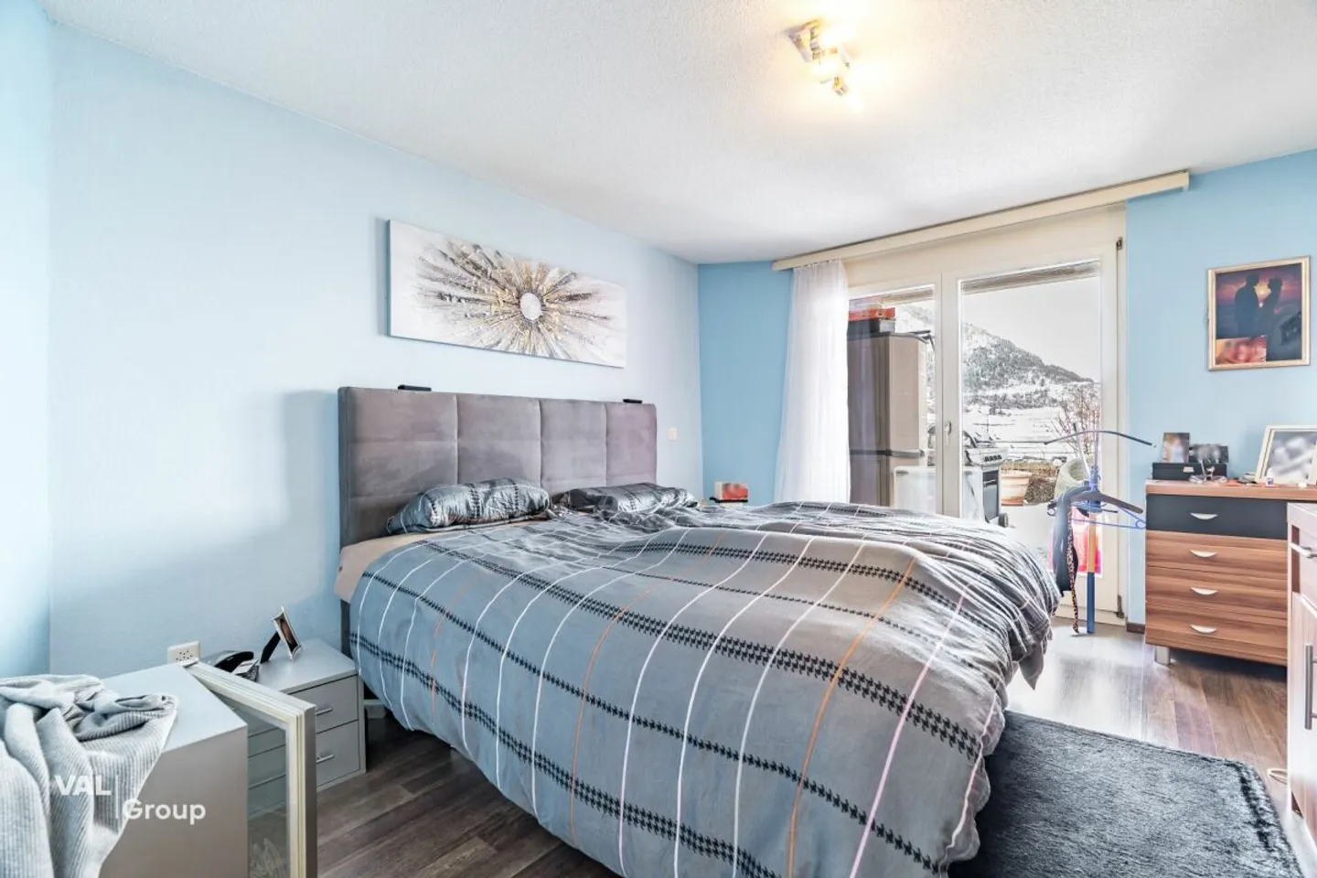 Exclusive 5.5-room terrace apartment with lift directly into the apartment - privileged location in Visp - Photo 7 of 13