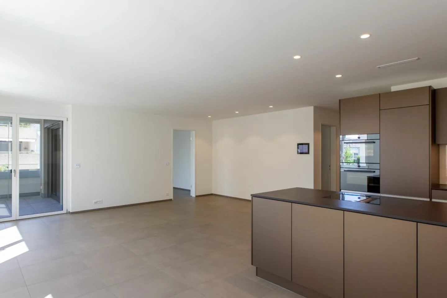 FELDPARK | Exclusive 3.5-room apartment in owner-occupied standard in a central location in Lachen SZ - Photo 2 of 13