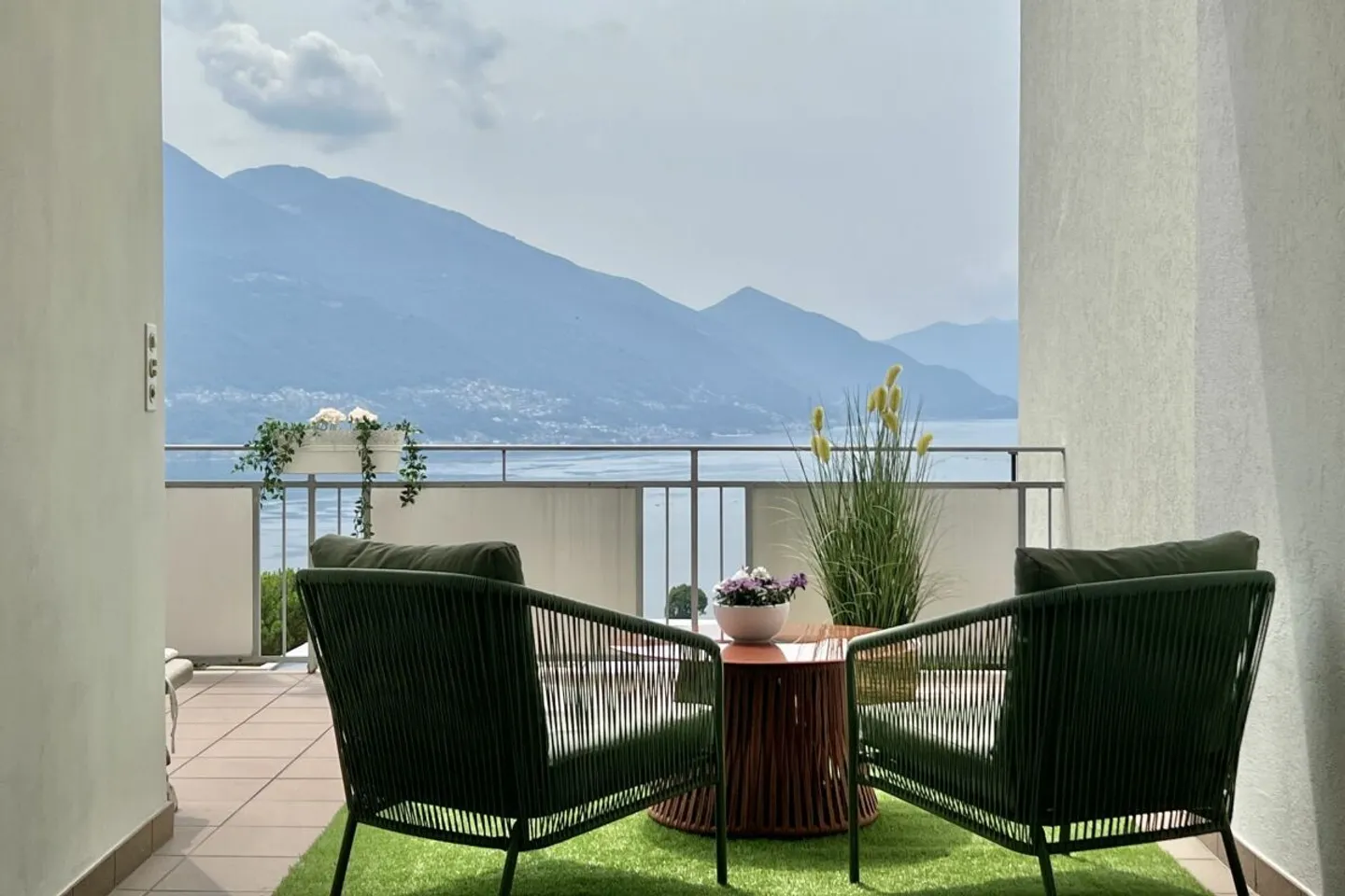 Appartement 4,5 pièces dans une maison bifamiliale avec vue sur le lac à 180°, grande terrasse ensoleillée et jardin privé - Photo 10 sur 13