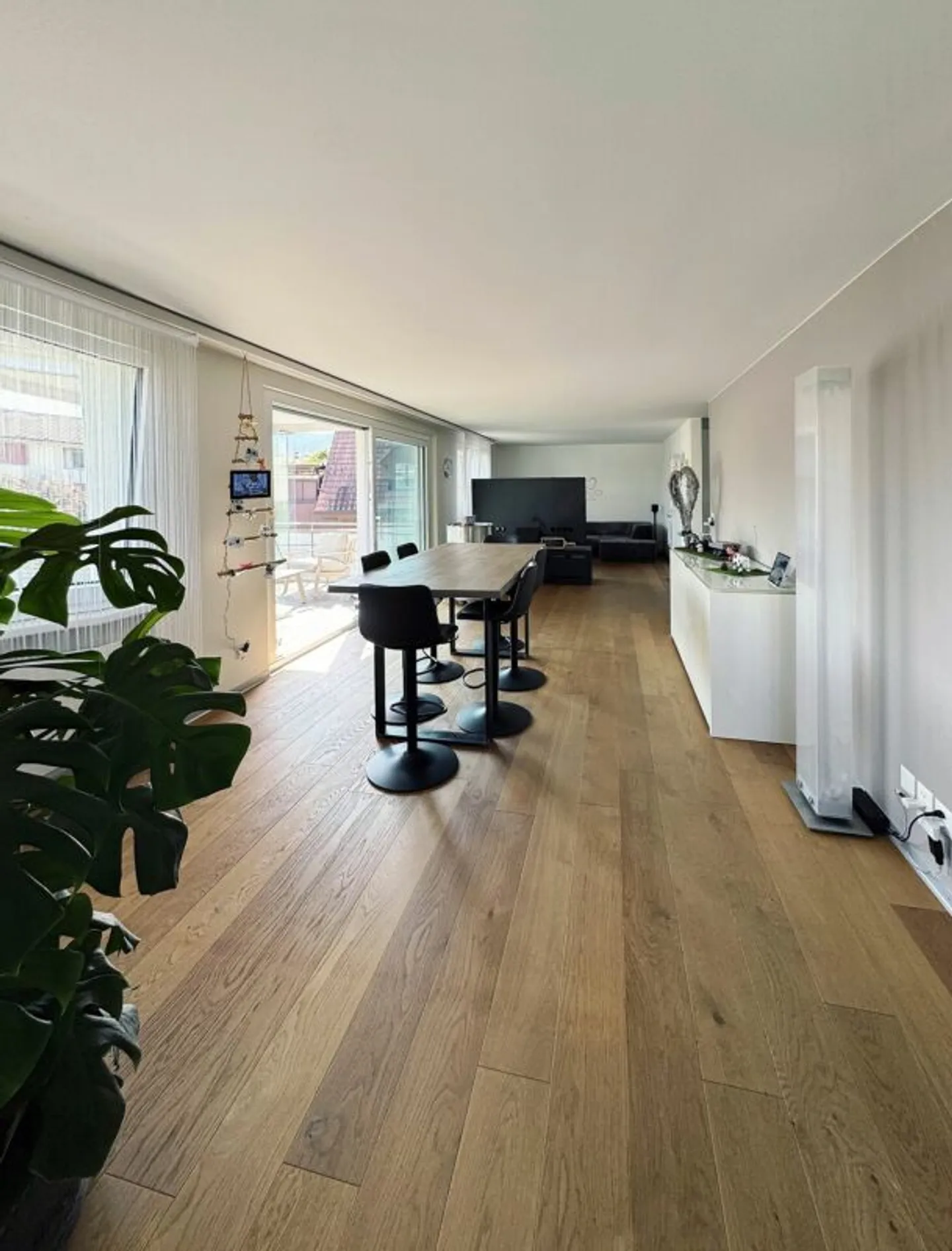 Hochwertig sanierte 4,5-Zimmer-Wohnung mit grosser Loggia, Garage und zusätzlichem Abstellplatz - Photo 3 of 13