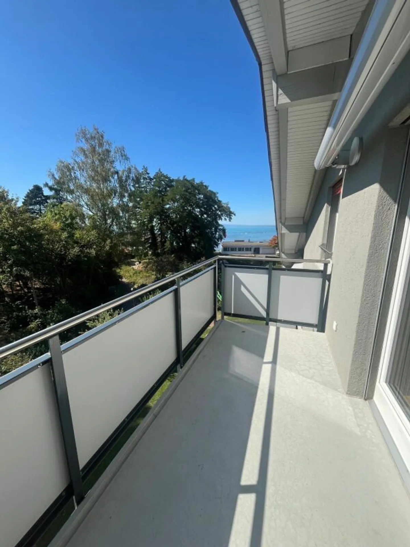 Spacious and bright 3.5-room penthouse in a quiet location - Photo 12 of 13