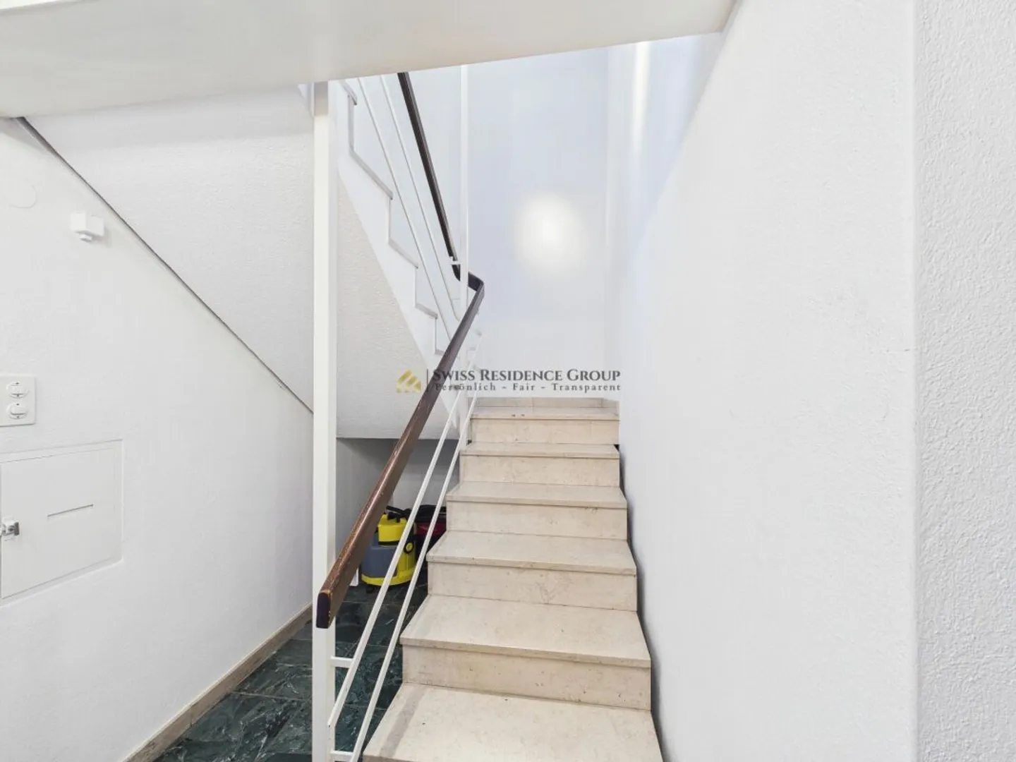 Spacious 6-Room Single-Family House with Garden Idyl and Garage - Photo 4 of 13