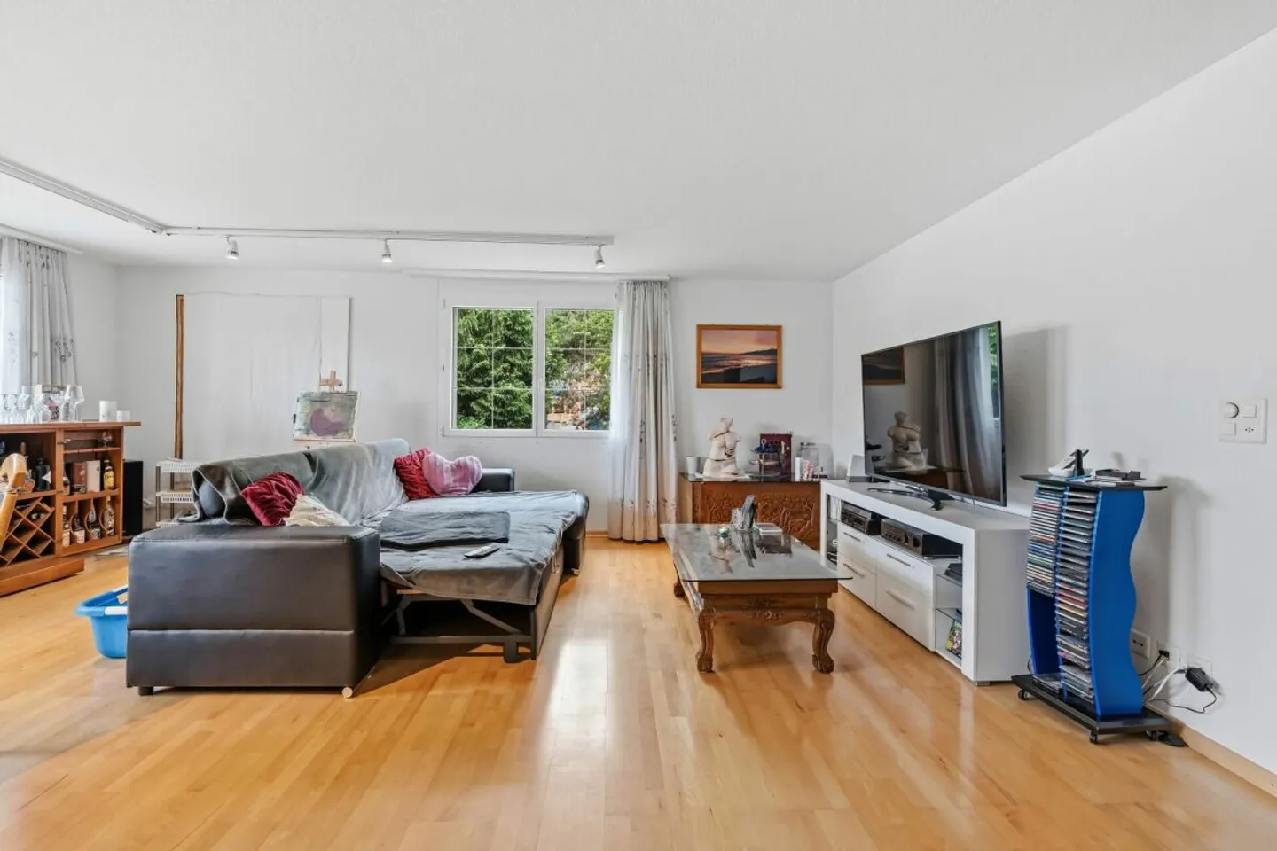 Spacious detached house with granny flat - Photo 4 of 13