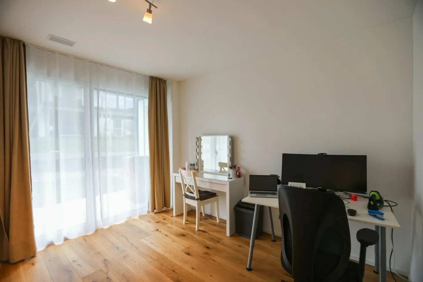 Appartamento al piano terra con terrazza e immediata vicinanza al lago - Foto 10 di 13