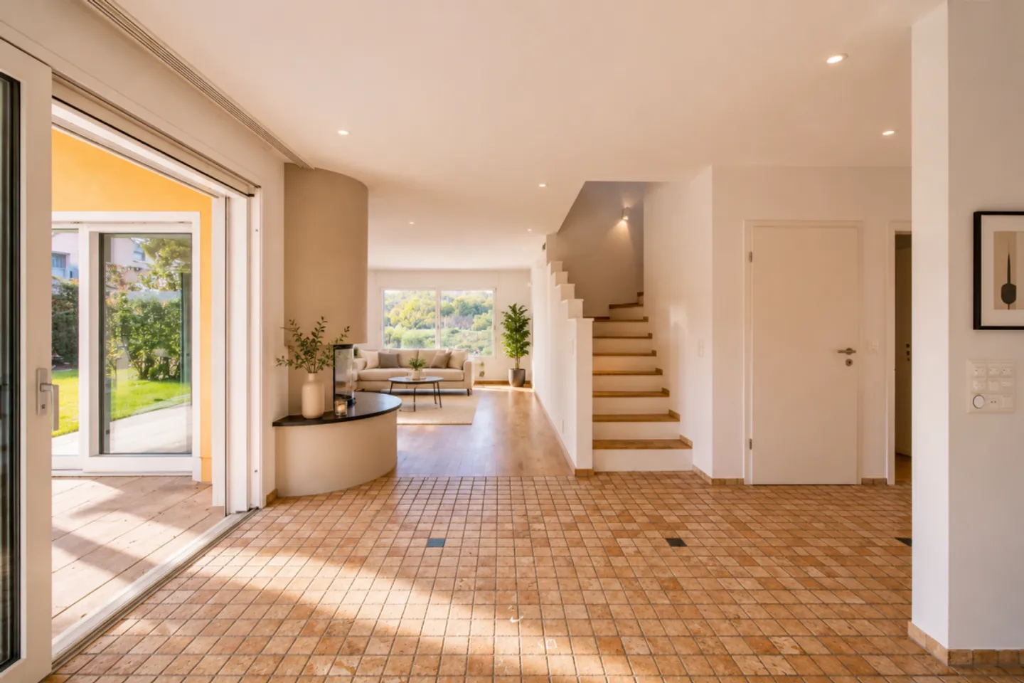 Modern 10.5-Room Single-Family House with Far-Reaching Views, Minergie Standard, and Versatile Usage Potential in Pfungen - Photo 6 of 13