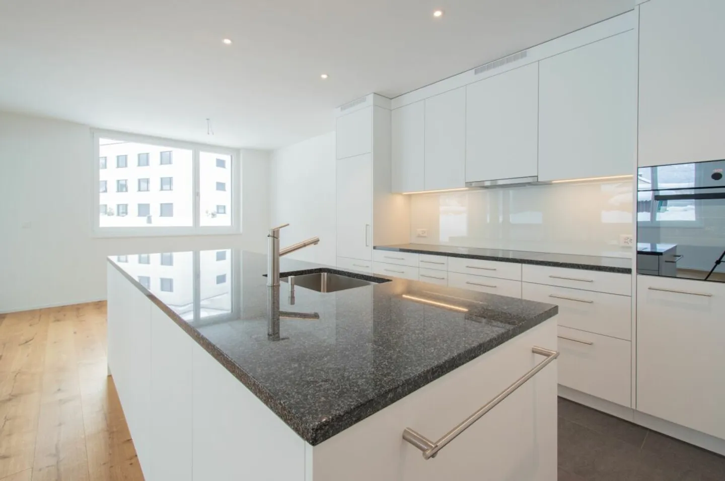 Appartamento familiare come nuovo in una posizione tranquilla e centrale - Foto 3 di 13