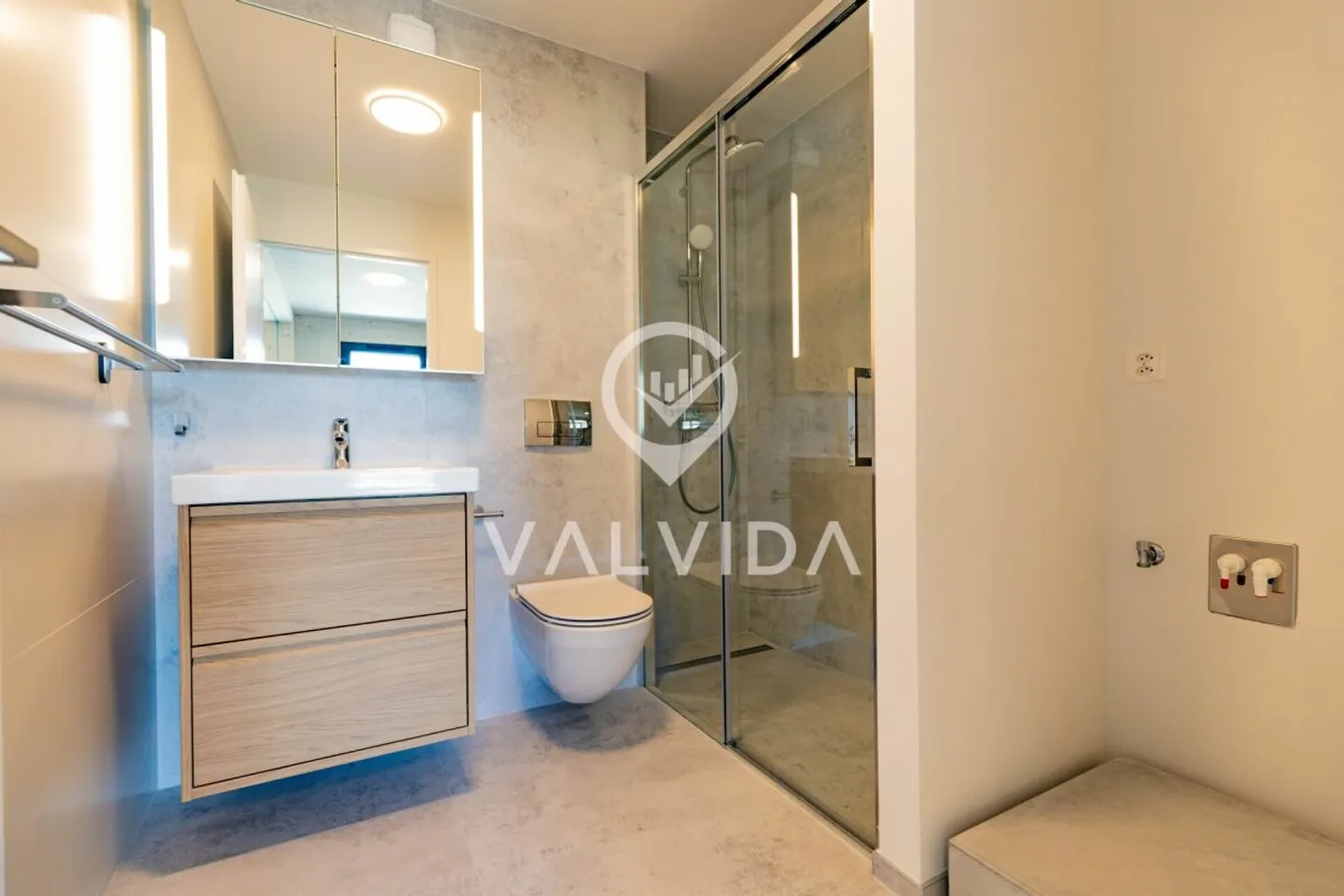 Appartamento 2.5 locali con balcone, posto auto e cantina - Foto 4 di 9