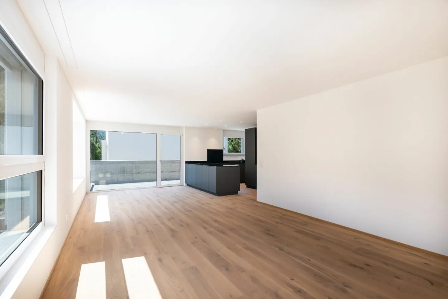 Modernes 6.5-Zimmer-Einfamilienhaus mit grosser Terrasse in Rothenbrunnen - Foto 6 von 13