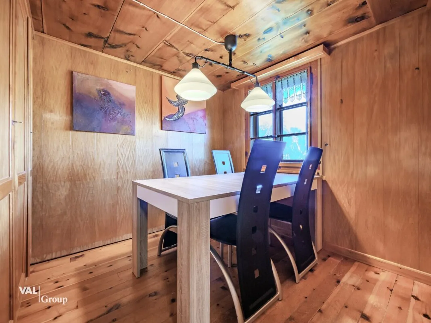 Affascinante casa residenziale con fienile convertito e ulteriore potenziale di sviluppo - Foto 4 di 13