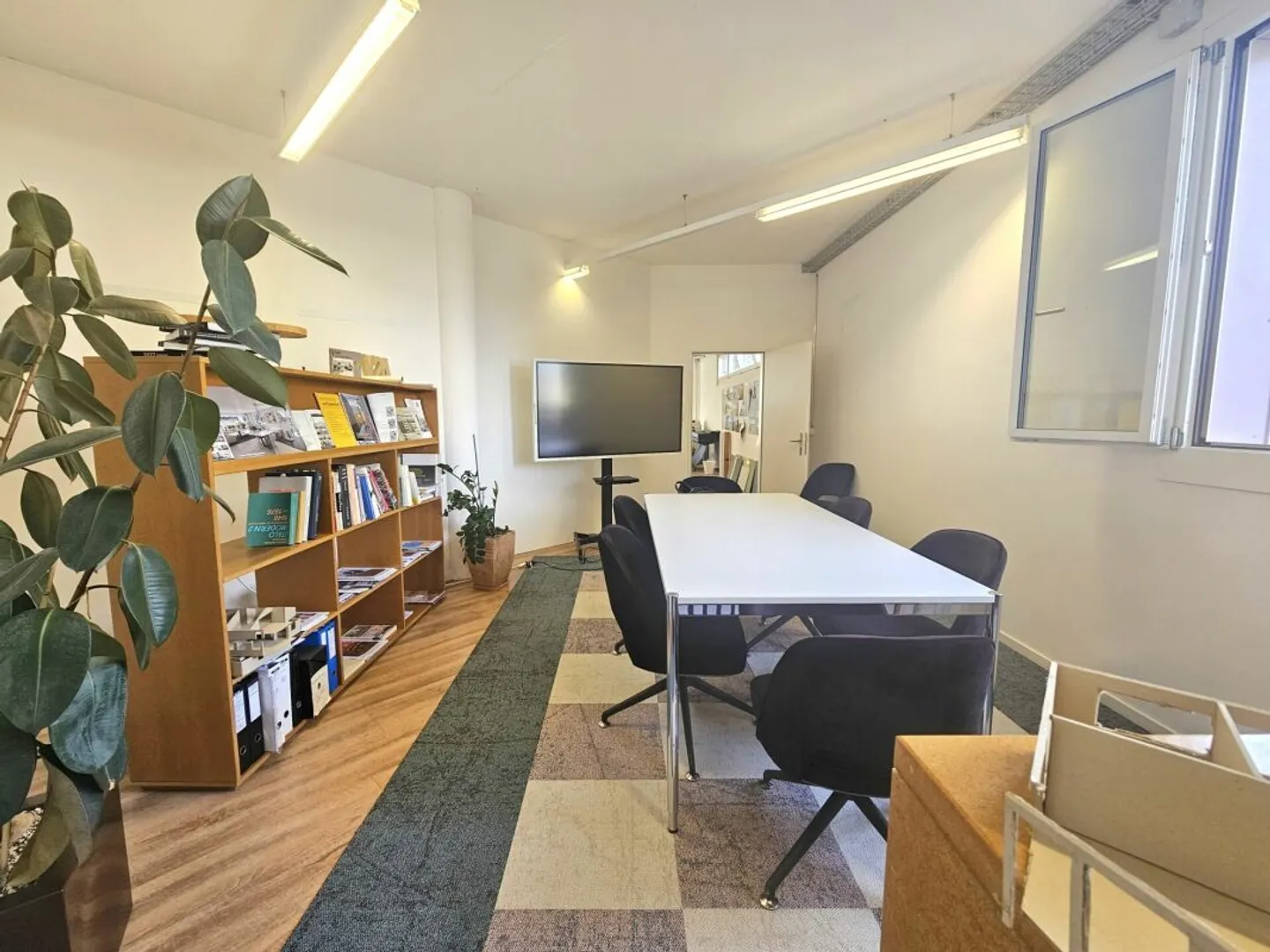 Attractive Office Space in Suhr - Photo 2 of 2
