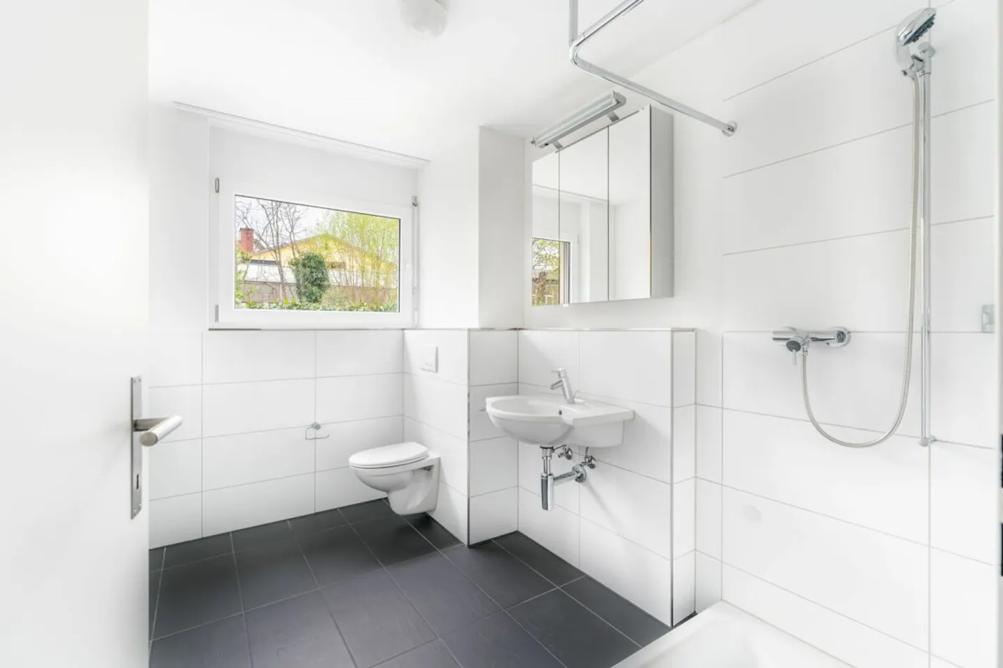 Well-maintained 3.5 room apartment in a quiet location on the upper floor - Photo 9 of 13