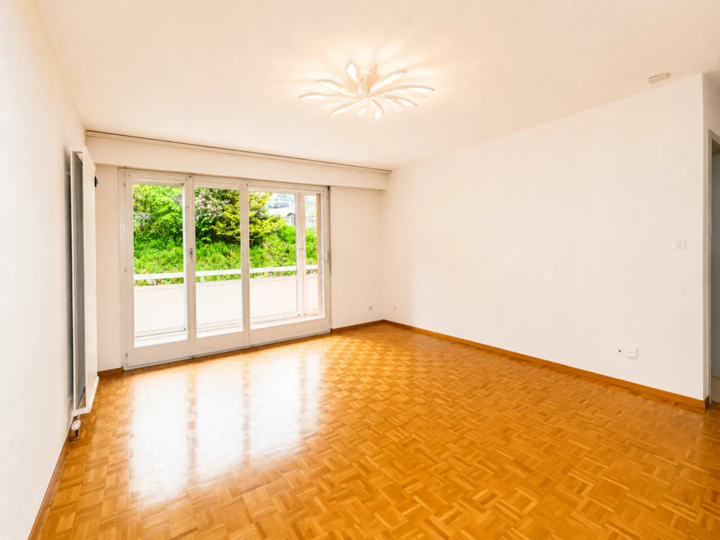 Appartamento di 3 stanze con veranda e posizione privilegiata - Foto 2 di 13
