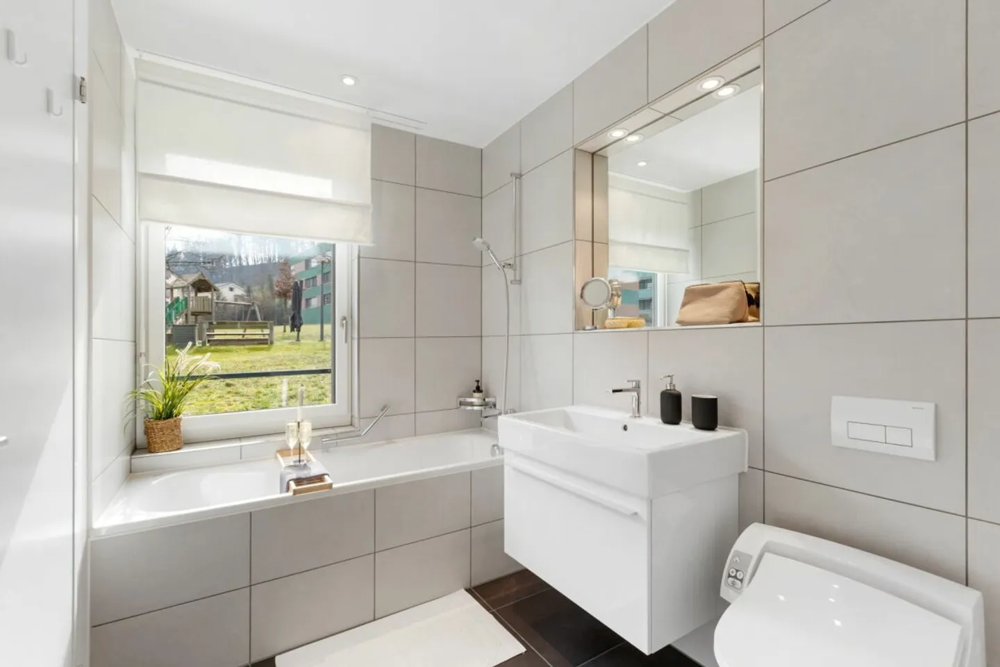 Exclusive Living in the Green and Yet Close to the City - Photo 9 of 13