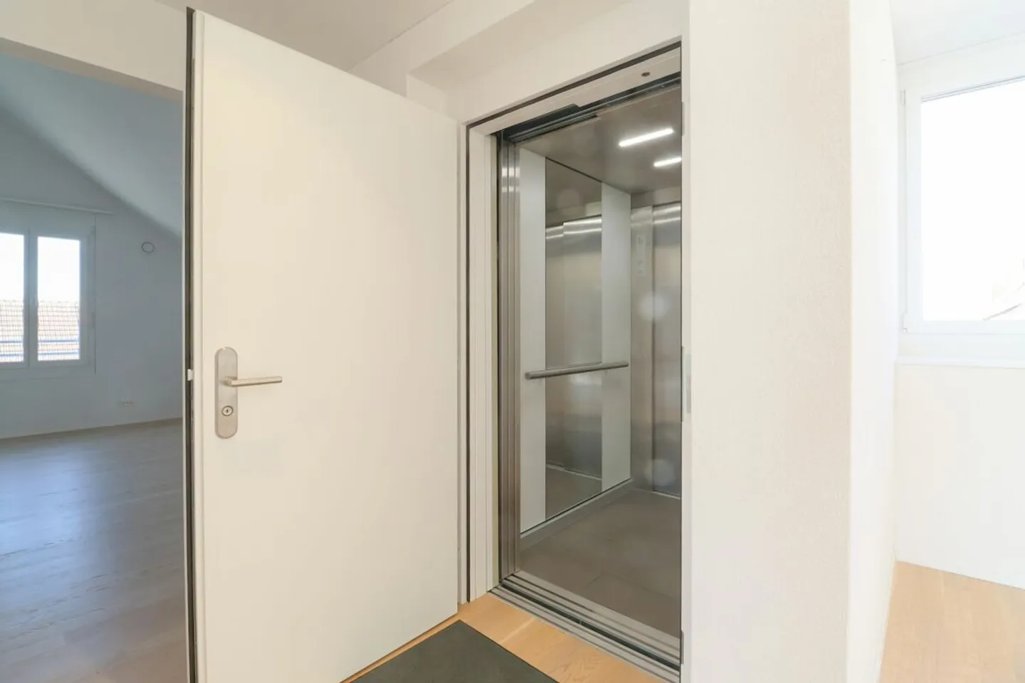 Moderno appartamento attico di 4½ locali con ascensore direttamente nell'appartamento - senza barriere a Künten AG - Foto 7 di 11