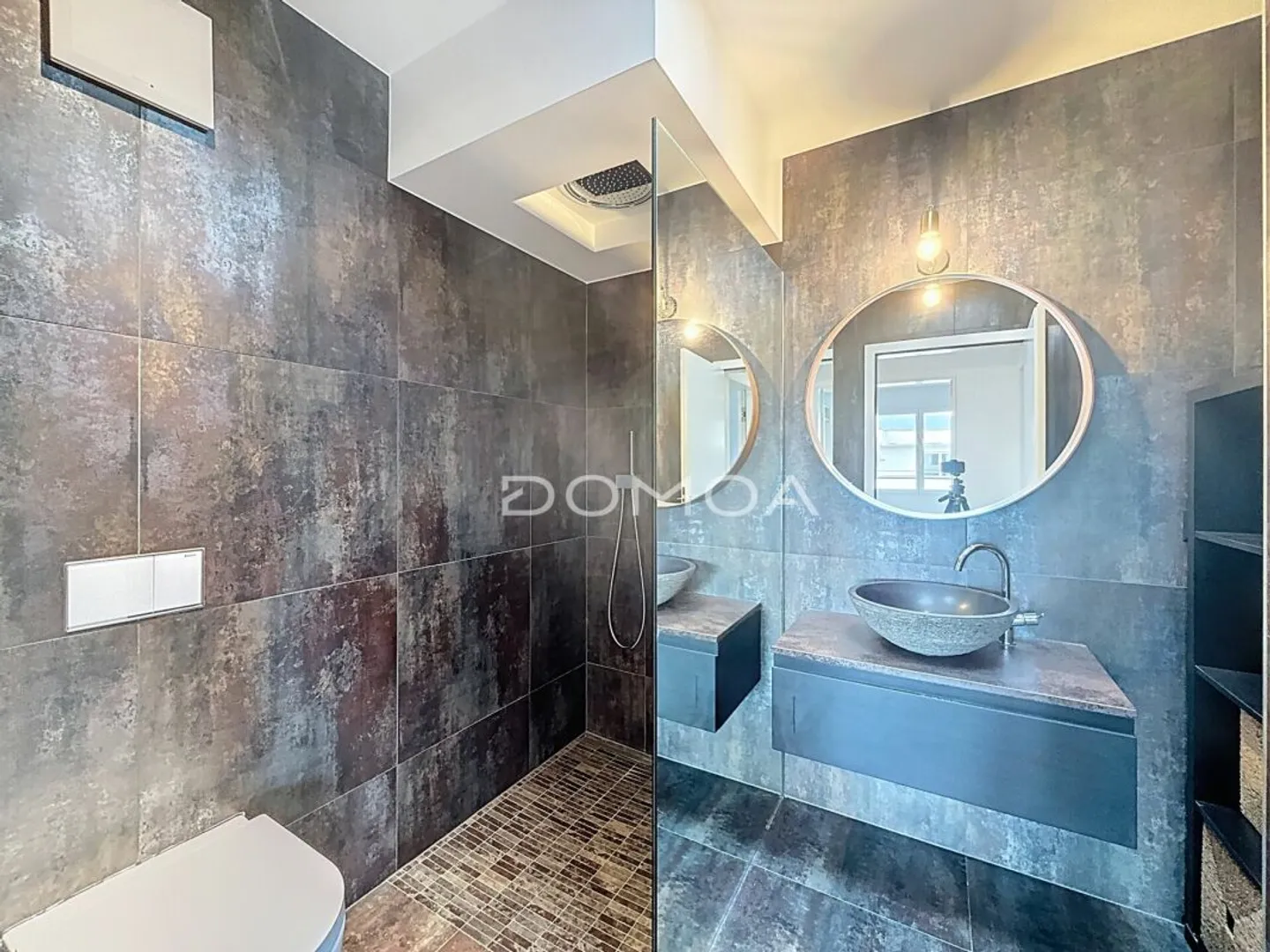 Attique contemporain 4,5 pièces, de 162 m2 avec vue panoramique sur le Moléson et jardin d'hiver - Photo 9 of 11