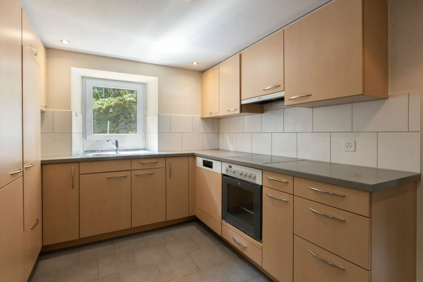 Spacious Single Family Home - Photo 4 of 11