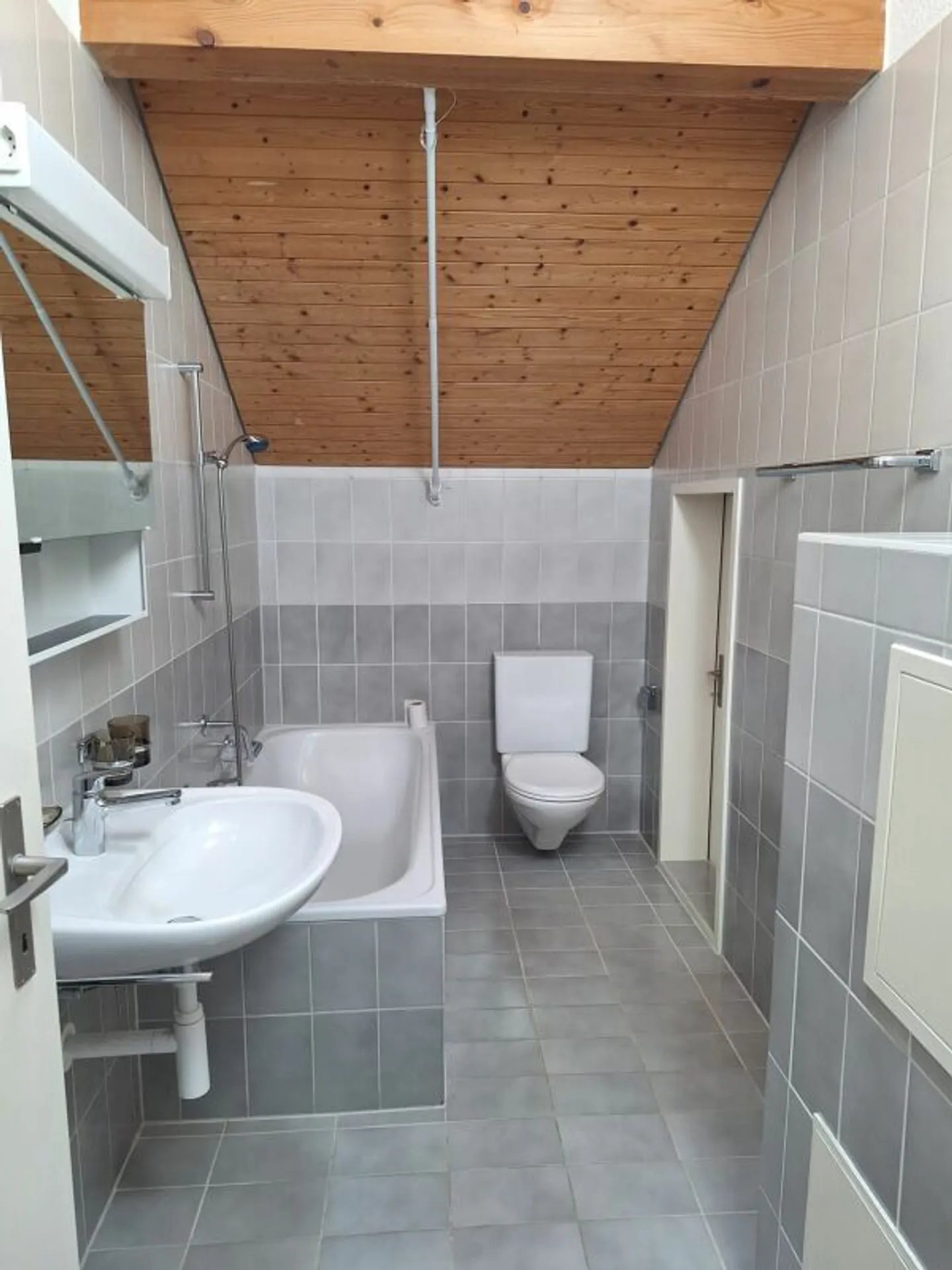 Eine sanierte und helle 2.5 Wohnung in einer  ruhiger Lage Solothurn - Photo 2 of 12