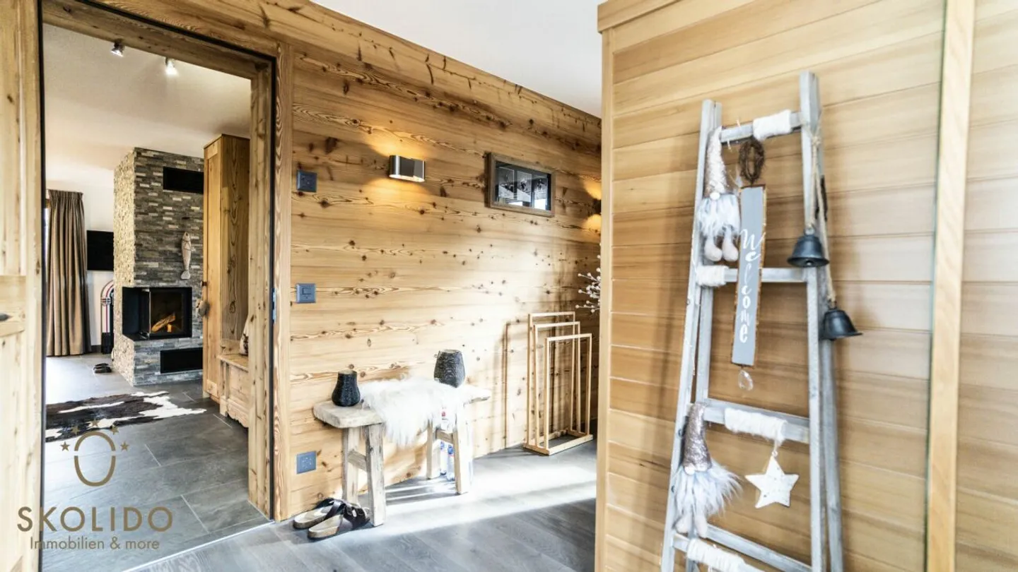 Appartamento ristrutturato di alta qualità nel fascino alpino in una posizione centrale - Foto 11 di 13