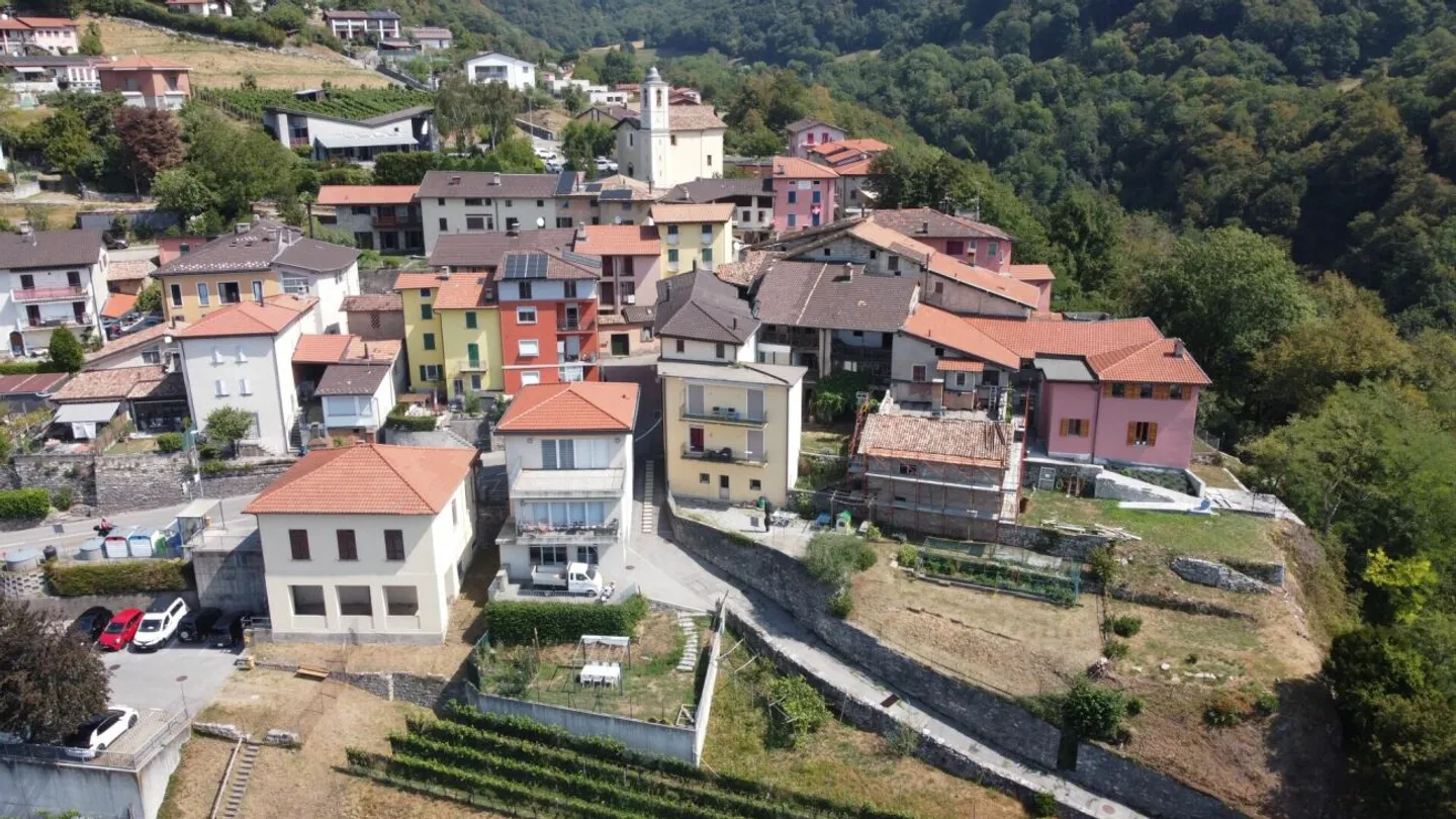 Zwei Kernhäuser mit offener Aussicht und Garten zur Aufwertung in Salorino - Foto 9 von 13